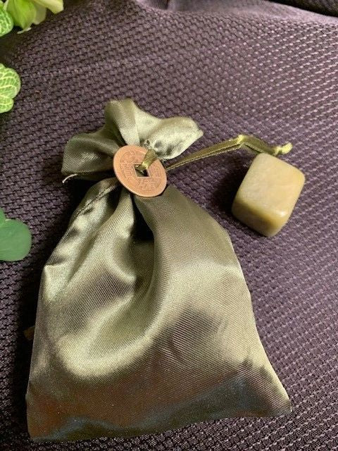 MONEY DRAW PROSPERITY BAG WITH POLISHED JADE STONE
