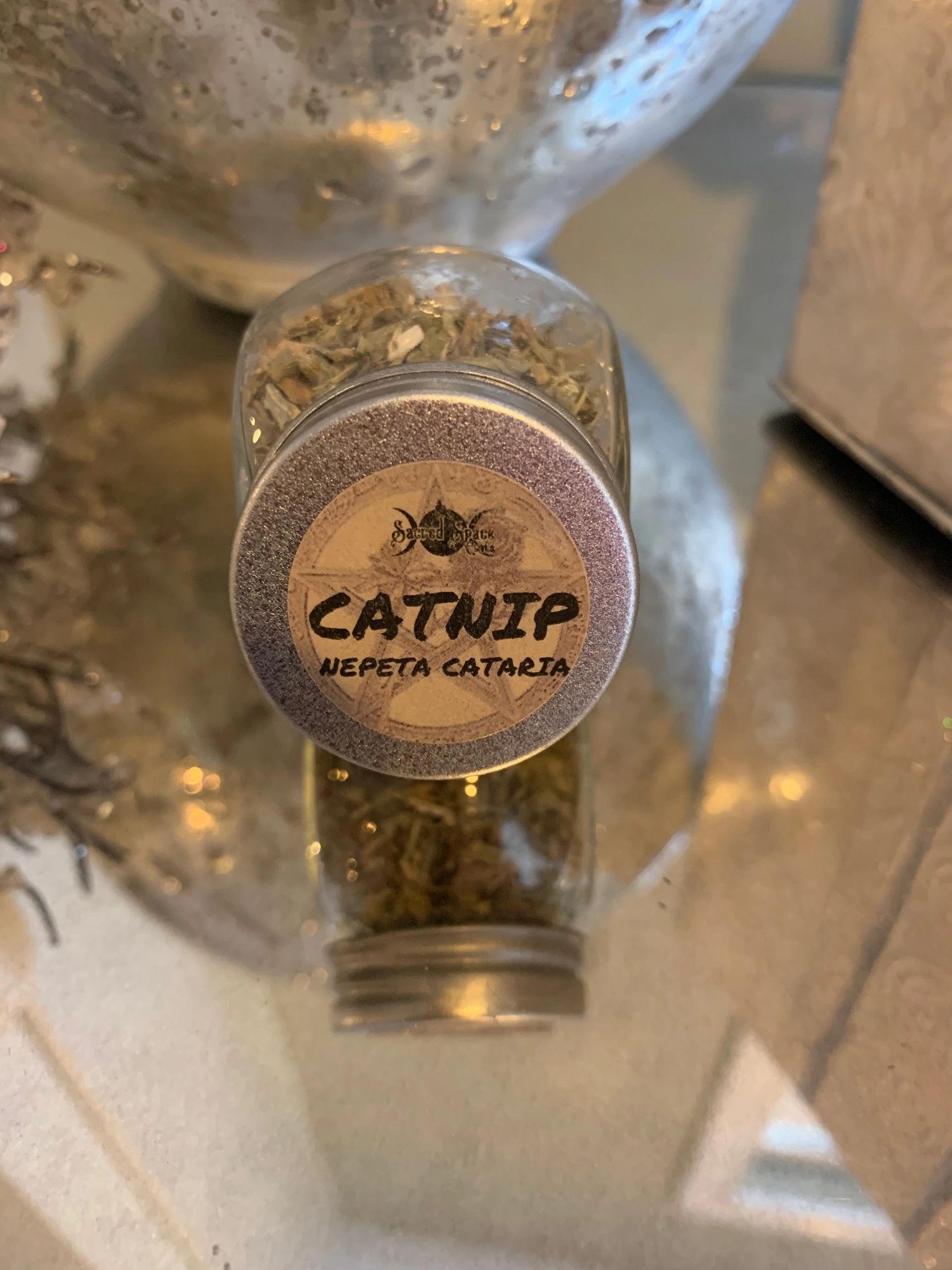 CATNIP HERB IN GLASS HERB BOTTLE (NEPETA CATARIA)