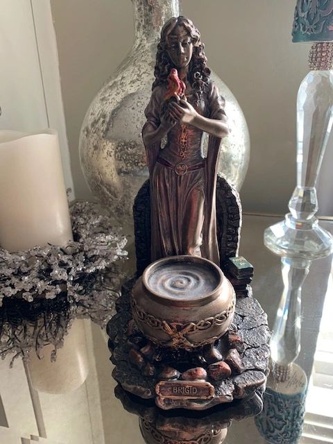 BRIGID HEARTH AND HOME STATUE