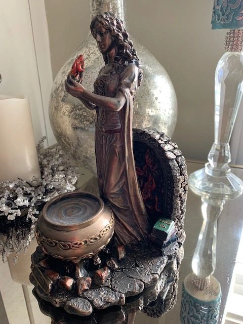 BRIGID HEARTH AND HOME STATUE