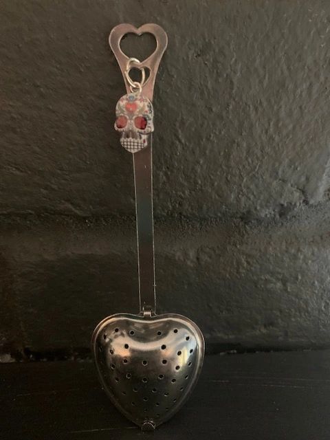 SUGAR SKULL HEART TEA INFUSER