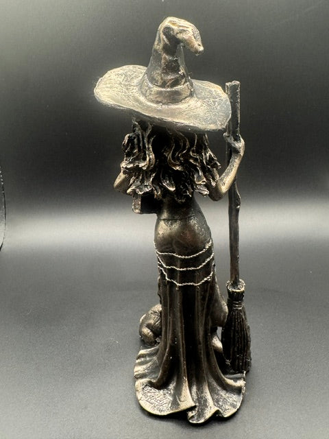 WITCH STATUE WITH CAT FAMILIAR