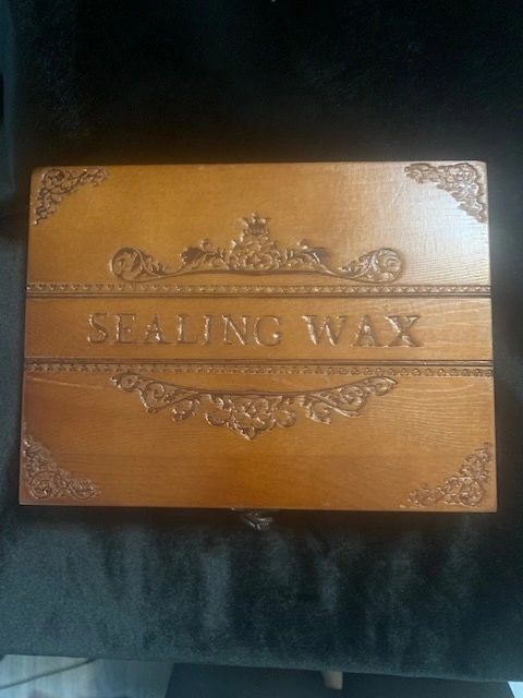 SEALING WAX KIT IN WOODEN BOX