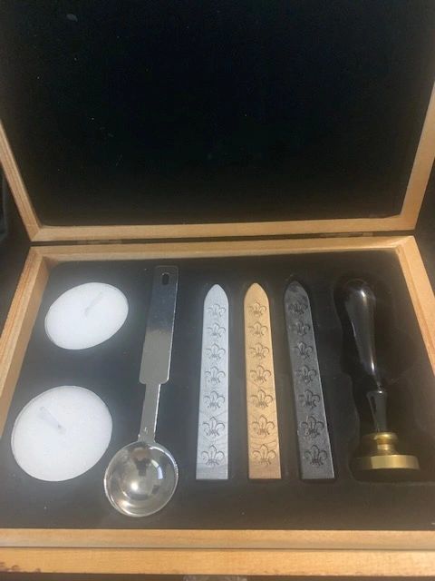 SEALING WAX KIT IN WOODEN BOX