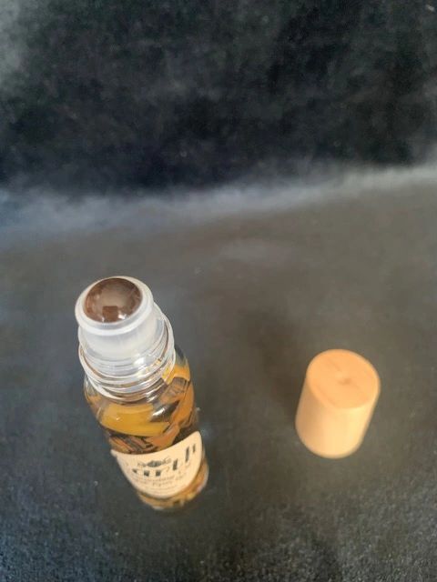 EARTH OIL IN TIGERS EYE ROLLER BALL BOTTLE