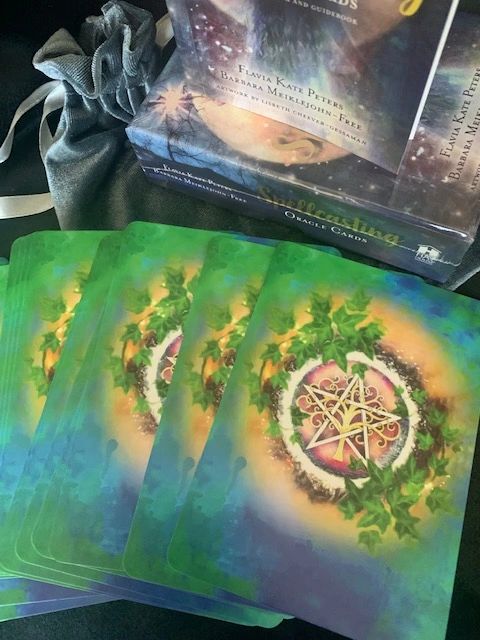 SPELLCASTING ORACLE CARDS WITH FREE TAROT BAG